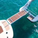 Pontoon ladder for easy boat access